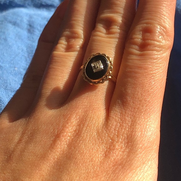Vintage 10k Black and Gold Ring - Picture 8 of 9